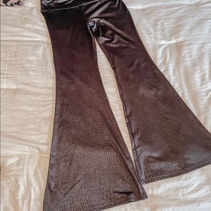 NO BOUNDARIES snakeskin flare pant